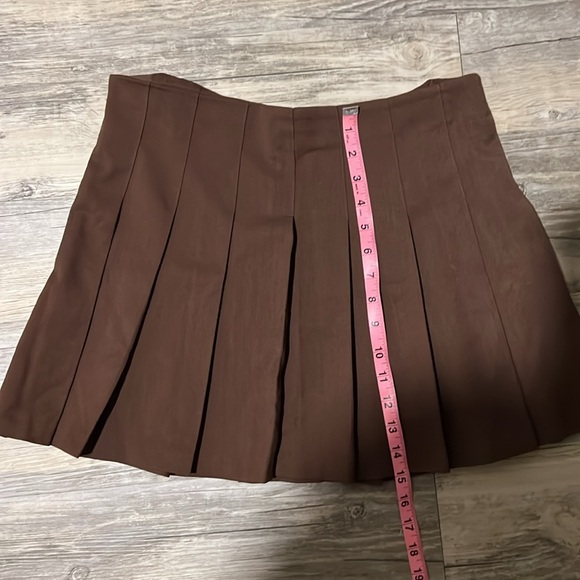 H&M brown pleated skirt, size 10 - Picture 4 of 4
